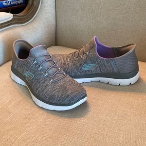 Skechers 8.5 slip ins!